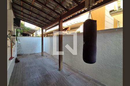 Casa de condomínio para alugar com 280m², 4 quartos e 3 vagas Casa de condomínio para alugar com 280m², 4 quartos e 3 vagasVaranda