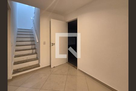 Casa de condomínio para alugar com 280m², 4 quartos e 3 vagas Casa de condomínio para alugar com 280m², 4 quartos e 3 vagasAntessala