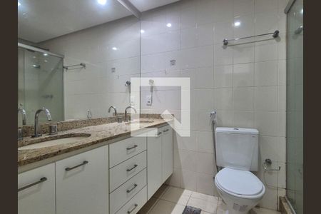 Casa de condomínio para alugar com 280m², 4 quartos e 3 vagas Casa de condomínio para alugar com 280m², 4 quartos e 3 vagasBanheiro da Suíte 3