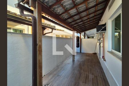 Casa de condomínio para alugar com 280m², 4 quartos e 3 vagas Casa de condomínio para alugar com 280m², 4 quartos e 3 vagasVaranda