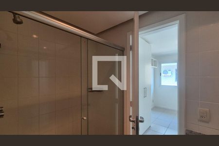 Casa de condomínio para alugar com 280m², 4 quartos e 3 vagas Casa de condomínio para alugar com 280m², 4 quartos e 3 vagasBanheiro da Suíte 2