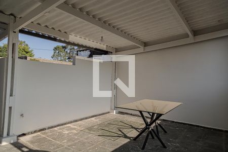 Casa para alugar com 70m², 2 quartos e sem vagaVaranda