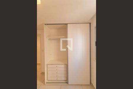 Apartamento à venda com 132m², 3 quartos e 2 vagasQuarto 01 - Armário