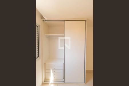Apartamento à venda com 132m², 3 quartos e 2 vagasQuarto 02 - Armário
