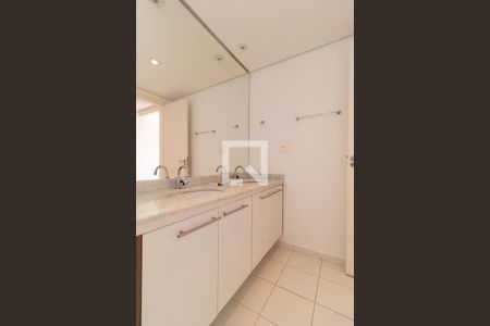 Apartamento à venda com 132m², 3 quartos e 2 vagasBanheiro da Suíte