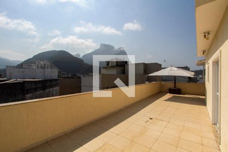 Apartamento à venda com 310m², 4 quartos e 2 vagas Apartamento à venda com 310m², 4 quartos e 2 vagasTerraço