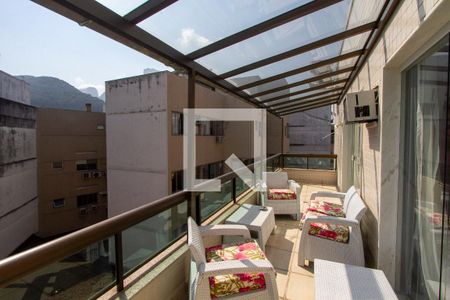 Apartamento à venda com 310m², 4 quartos e 2 vagas Apartamento à venda com 310m², 4 quartos e 2 vagasVaranda