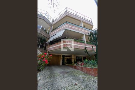 Apartamento à venda com 310m², 4 quartos e 2 vagas Apartamento à venda com 310m², 4 quartos e 2 vagasFachada