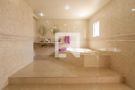 Apartamento à venda com 310m², 4 quartos e 2 vagas Apartamento à venda com 310m², 4 quartos e 2 vagasBanheiro Quarto 4 suíte