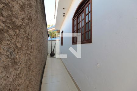 Casa à venda com 360m², 3 quartos e 3 vagasCorredor