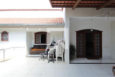 Casa à venda com 360m², 3 quartos e 3 vagasGaragem