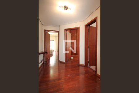 Apartamento à venda com 280m², 4 quartos e 3 vagasCorredor 