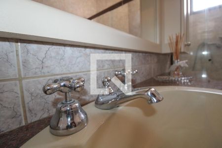 Apartamento à venda com 280m², 4 quartos e 3 vagasBanheiro Quarto 2