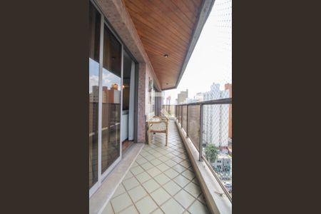 Varanda Sala de apartamento à venda com 4 quartos, 280m² em Cambuí, Campinas