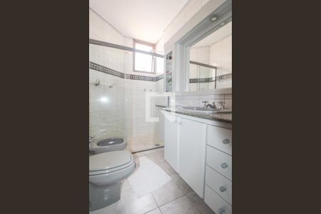 Apartamento à venda com 280m², 4 quartos e 3 vagasBanheiro Quarto 3