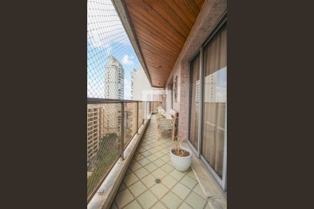 Varanda Sala de apartamento à venda com 4 quartos, 280m² em Cambuí, Campinas