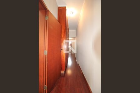 Corredor  de apartamento à venda com 4 quartos, 280m² em Cambuí, Campinas