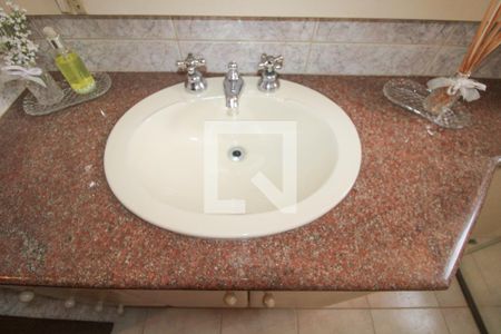 Apartamento à venda com 280m², 4 quartos e 3 vagasBanheiro Quarto 2