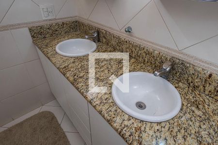 Casa à venda com 360m², 4 quartos e 3 vagasBanheiro Suíte 1