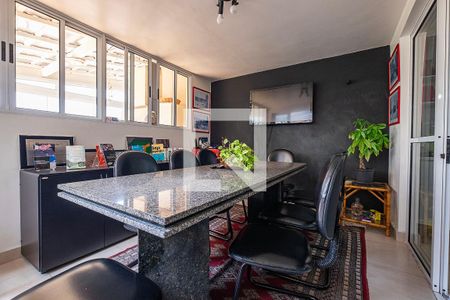 Casa à venda com 360m², 4 quartos e 3 vagasEscritório