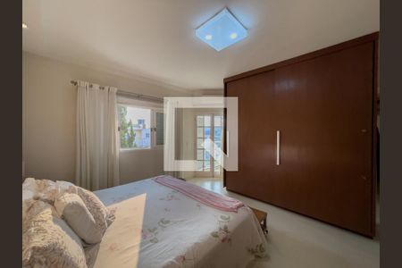 Casa à venda com 203m², 4 quartos e 2 vagasSuíte 1