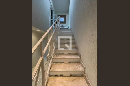 Casa à venda com 203m², 4 quartos e 2 vagasEscada