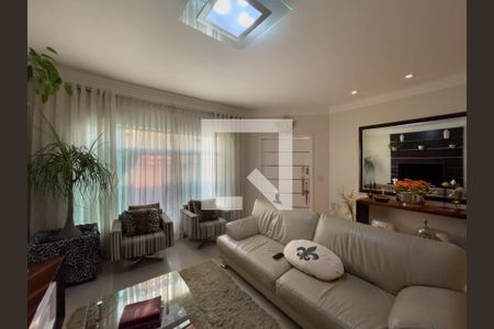 Sala de casa à venda com 4 quartos, 203m² em Vila São Geraldo, São Paulo