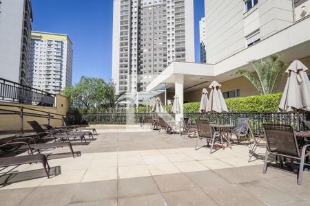 Apartamento à venda com 96m², 3 quartos e 2 vagas Apartamento à venda com 96m², 3 quartos e 2 vagasÁrea comum - Piscina