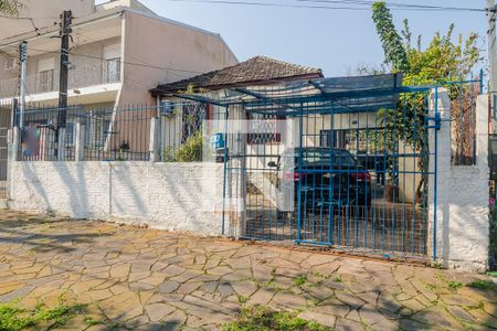 Casa à venda com 326m², 2 quartos e 3 vagasFachada