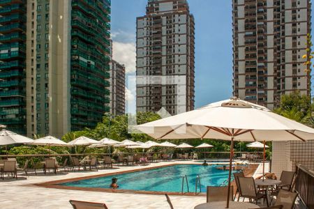 Apartamento à venda com 150m², 4 quartos e 3 vagasÁrea comum - Piscina