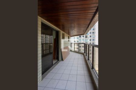 Apartamento à venda com 150m², 4 quartos e 3 vagasVaranda Quarto 3 e 4 suíte