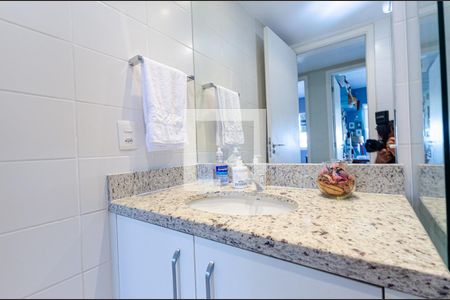 Apartamento à venda com 79m², 3 quartos e 1 vaga Apartamento à venda com 79m², 3 quartos e 1 vagaBanheiro Social