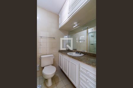 Apartamento à venda com 242m², 4 quartos e 4 vagasBanheiro da Suíte 1