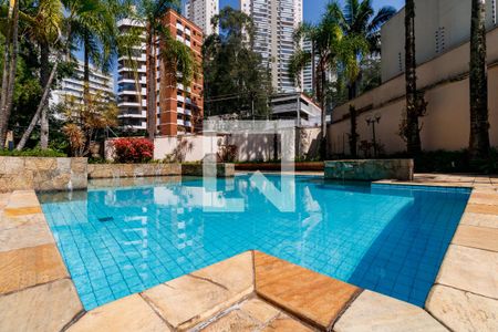 Apartamento à venda com 242m², 4 quartos e 4 vagasÁrea comum - Piscina