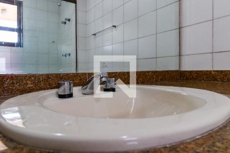 Apartamento à venda com 242m², 4 quartos e 4 vagasBanheiro da Suíte 2