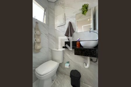 Casa de condomínio à venda com 140m², 4 quartos e 2 vagasLavabo