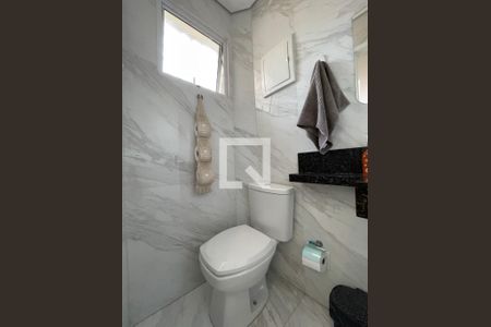 Casa de condomínio à venda com 140m², 4 quartos e 2 vagasLavabo