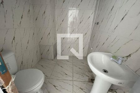 Banheiro de apartamento para alugar com 2 quartos, 45m² em Jardim Vinte E Cinco de Agosto, Duque de Caxias