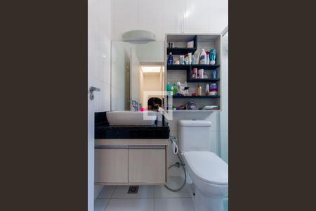 Casa à venda com 84m², 3 quartos e 2 vagas Casa à venda com 84m², 3 quartos e 2 vagasBanheiro