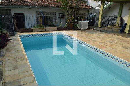 Casa para alugar com 369m², 3 quartos e 3 vagas Casa para alugar com 369m², 3 quartos e 3 vagasPiscina