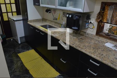 Casa para alugar com 369m², 3 quartos e 3 vagas Casa para alugar com 369m², 3 quartos e 3 vagasCozinha