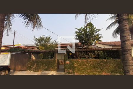 Casa para alugar com 369m², 3 quartos e 3 vagas Casa para alugar com 369m², 3 quartos e 3 vagasFachada