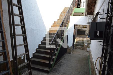 Casa para alugar com 369m², 3 quartos e 3 vagas Casa para alugar com 369m², 3 quartos e 3 vagasEscada da Edicula