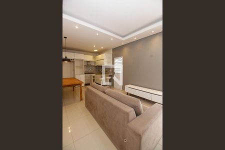 Sala / Cozinha de casa para alugar com 2 quartos, 75m² em Jardim Record, Taboão da Serra