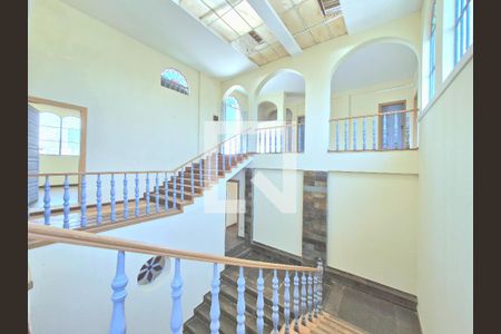 Casa à venda com 850m², 7 quartos e 20 vagasEscada