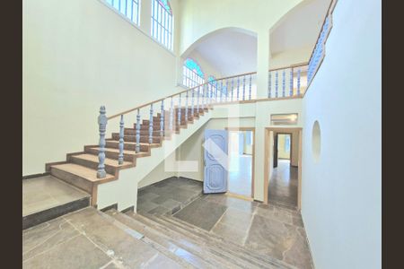 Casa à venda com 850m², 7 quartos e 20 vagasEscada