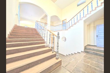 Casa à venda com 850m², 7 quartos e 20 vagasEscada