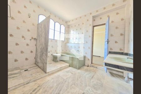 Casa à venda com 850m², 7 quartos e 20 vagasBanheiro da Suíte 3