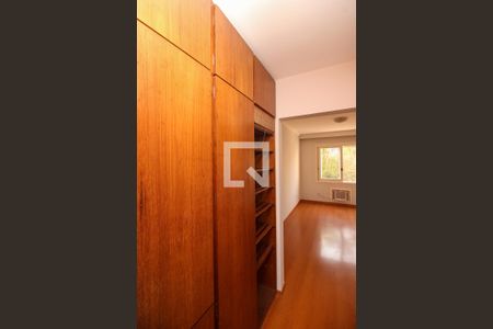 Apartamento à venda com 100m², 2 quartos e 1 vagaCloset da suíte