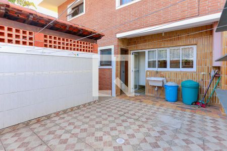 Casa de condomínio à venda com 300m², 4 quartos e 5 vagas Casa de condomínio à venda com 300m², 4 quartos e 5 vagasquintal